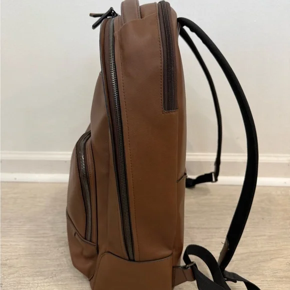 Like New TUMI Warren Backpack - Picture 5 of 8